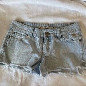 Light-wash Y-2k cut off low-waisted shorts